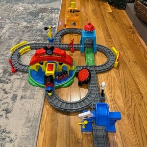 Disney Junior Mickey Mouse Around Town Track Set Train R/C